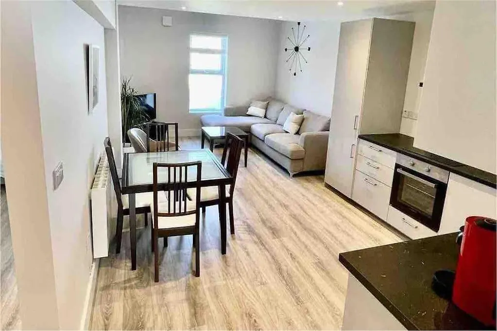 Luxury Large Stylish 2 Bed Apt, Sandymount Village Dublin
